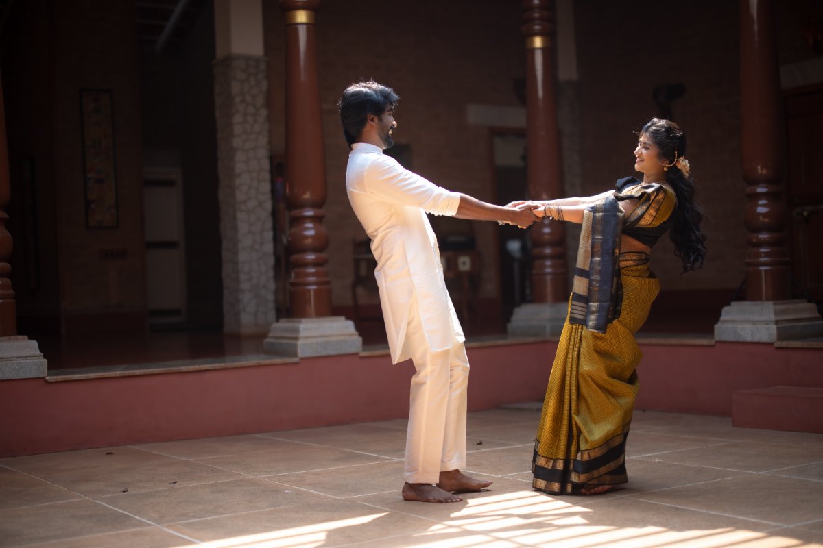 Pre-wedding couple shoot by WeddingClickz — a heritage courtyard, and room to move in it